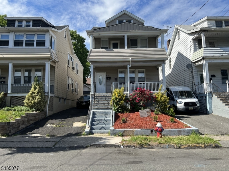 This delightful one-bedroom apartment is nestled on a tree-lined street in a peaceful neighborhood. Enjoy beautiful hardwood floors throughout, updated Eat-In Kitchen with stainless steel appliances. This gem is the perfect place to relax. You may simply unpack your bags and move in!