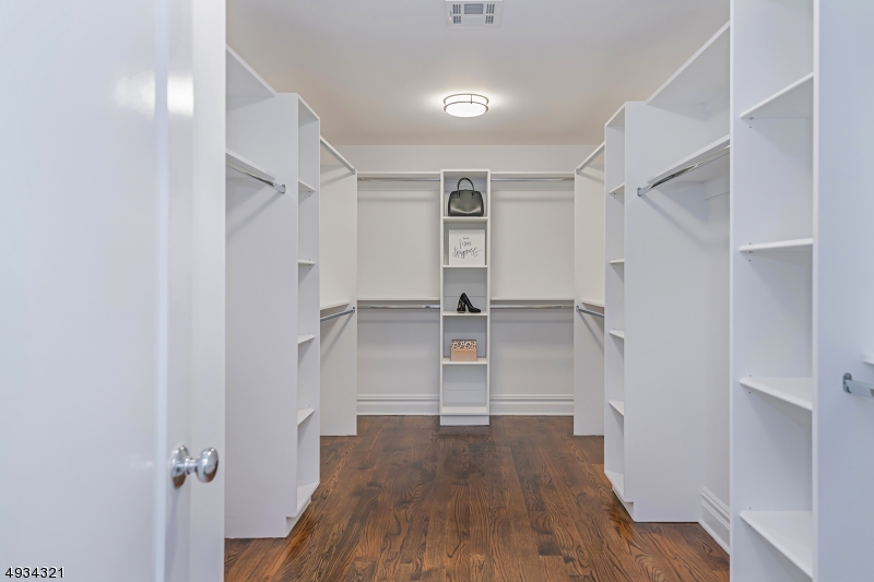 UPPER WASHINGTON - Residential