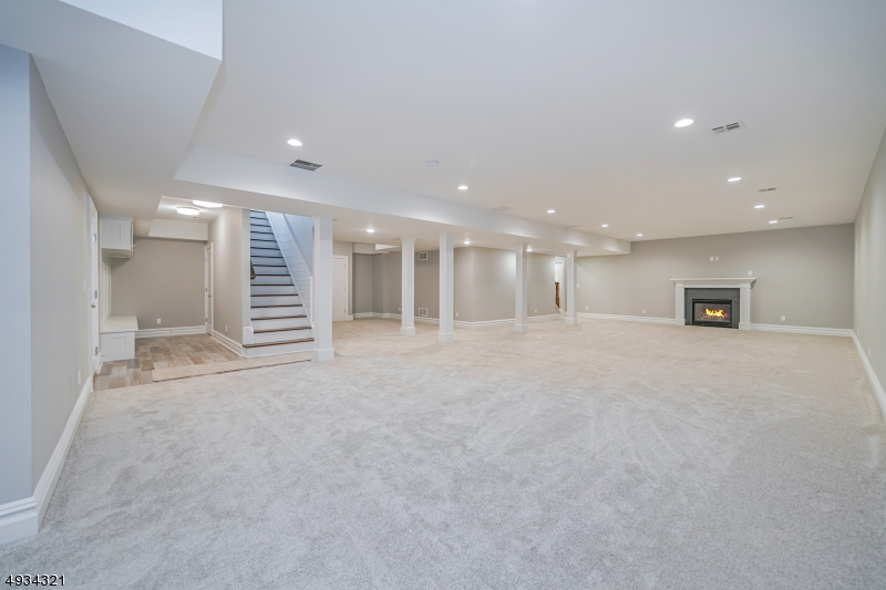 UPPER WASHINGTON - Residential