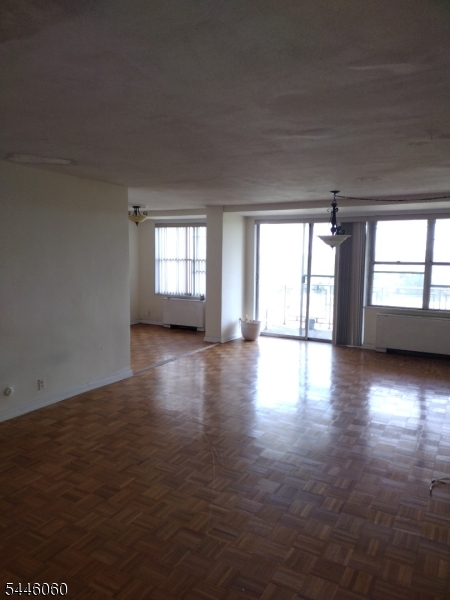 Executive House Condominium - Residential