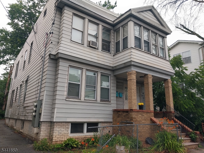 This beautifully updated apartment has 3 bedrooms, kitchen, living room and a full bath all located on the first floor. Nice size bedrooms and a large living room. Features a pantry right in the kitchen for extra storage space. Refrigerator comes with apartment as well. Close to public transportation and major highways. Schedule your viewing today and come make this apartment yours. Pack your bags and move right in!!