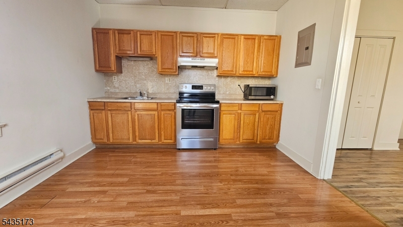 Studio apartment, conveniently located to everything Hackettstown has to offer- shopping, dining, grocery, schools.
