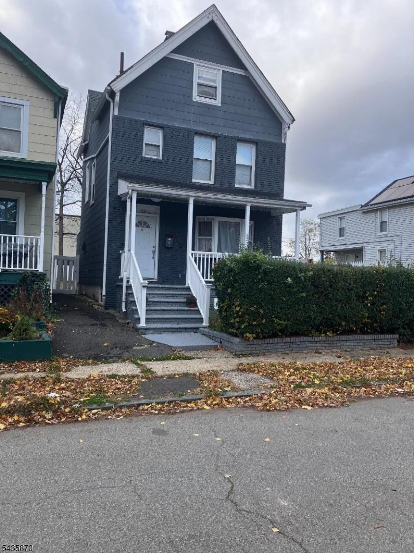 Moving charming single-family home with 5 bedroom with 1 bath and 1/2, home sits on a serene dead-end street. Property is located conveniently close to the Bloomfield border, this gem showcases modern updates from 2020 while maintaining its charming character. Perfect for or anyone seeking comfort and style.