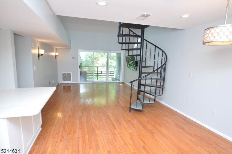 Beautifully updated & large top floor 2 BR unit with spacious loft including 2 bonus rooms. Kitchen and both bathrooms newly remodeled. Brand new cabinets/SS appliances/quartz counters/island w/ extra storage/remote controlled solar powered skylights. HW floors throughout, walk in closet, balcony overlooking state park with lots of privacy, laundry in unit. Great location walking distance to train station, downtown bars and restaurants - 2 parking passes (one assigned one first come first served). This is a must see!!