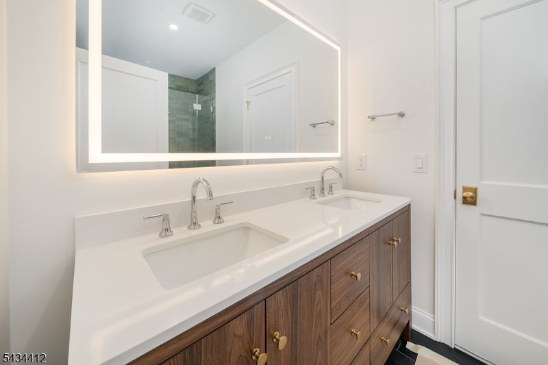 Holmes Oval - Residential