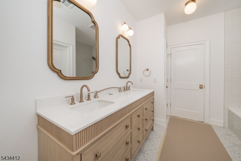 Holmes Oval - Residential
