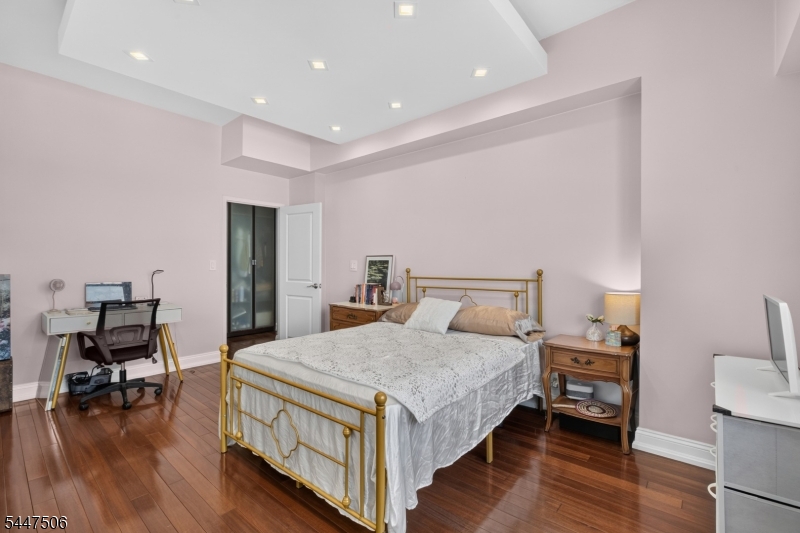 Versailles Apartments - Residential