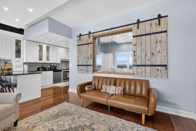 Versailles Apartments - Residential