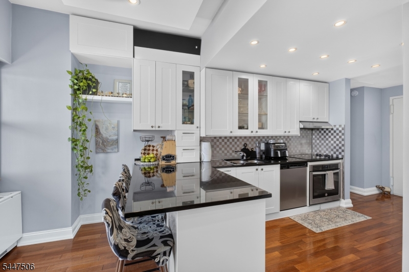 Versailles Apartments - Residential