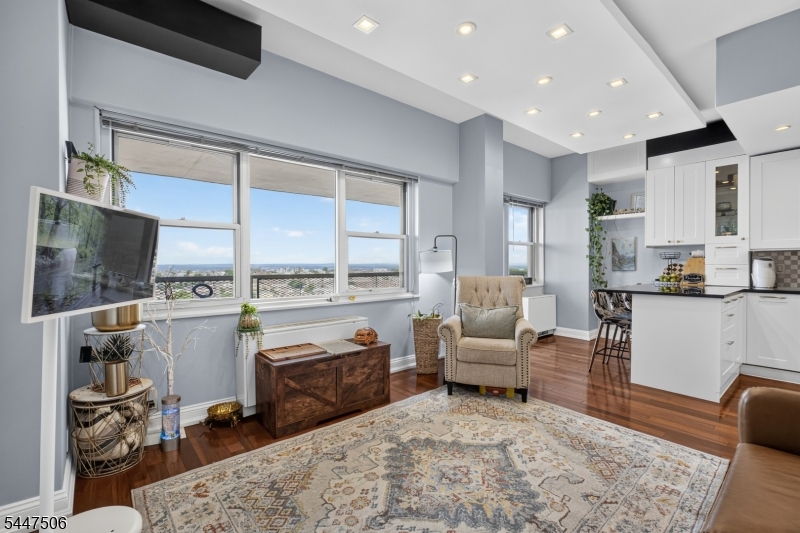 Versailles Apartments - Residential