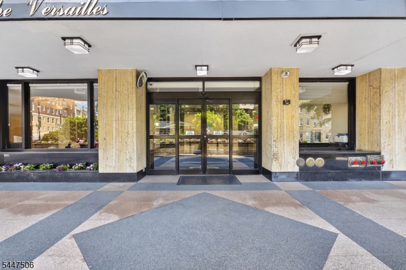 Versailles Apartments - Residential