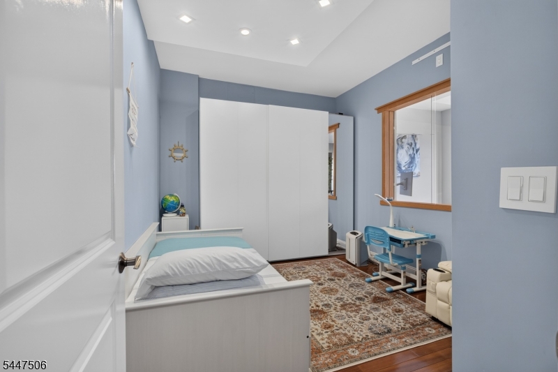 Versailles Apartments - Residential