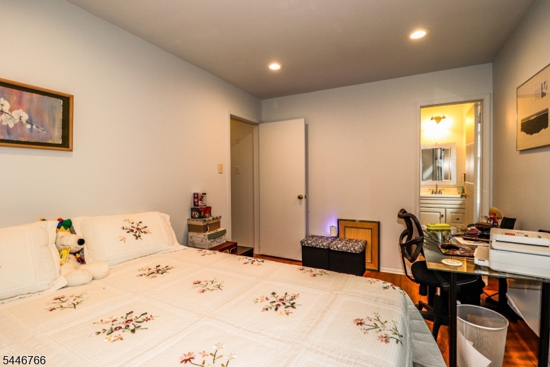 QUAILBROOK COLONIAL TOWNHOM - Residential