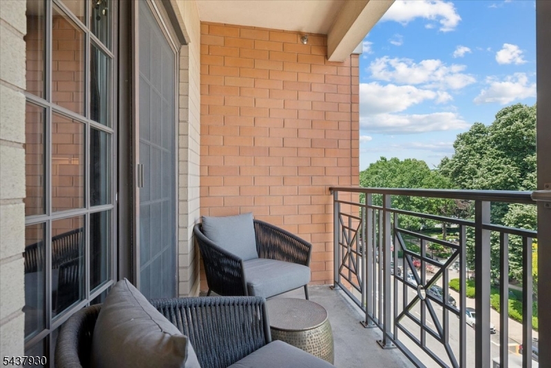 40 Park Place - Residential