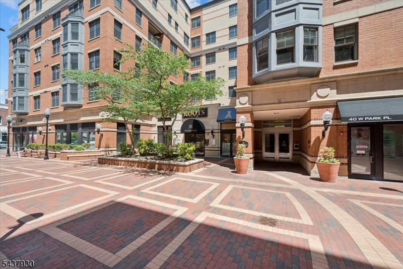40 Park Place - Residential