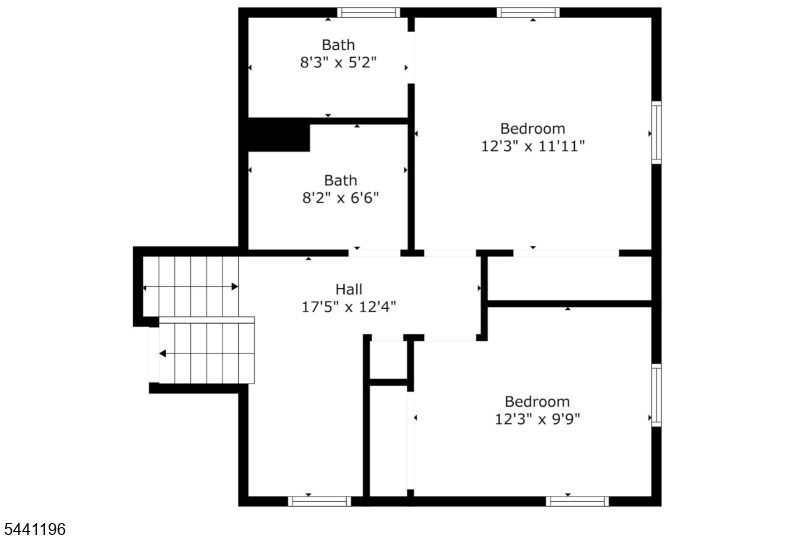 Main image without alt text