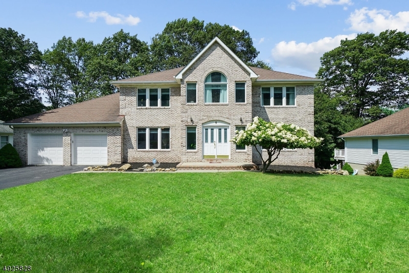 Majestic CHC set on 0.34 acres in quiet convenient neighborhood. Bright & airy feel w/ gleaming hardwood flrs, & graceful picture windows throughout. French front doors open to an over sized foyer w/ dual closets, & sweeping staircase. Elegant living rm & dining rm w/ open flow through to kitchen & family rm w/ cozy brick-surround wood-burning fireplace. Lovely eat-in kitchen flooded w/ natural light feat. breakfast bar, natural finish wood cabinets, ample counterspace, & gas cooktop. Mud rm w/ access to backyard for convenience. Upstairs, the stately master suite feat. custom walk-in closet & luxurious bath w/ jetted tub, shower, & skylight. Three generous additional bedrooms, full bath & linen closet complete the flr. Two-car attached garage. Close to shops, parks, & major transportation. Must see!