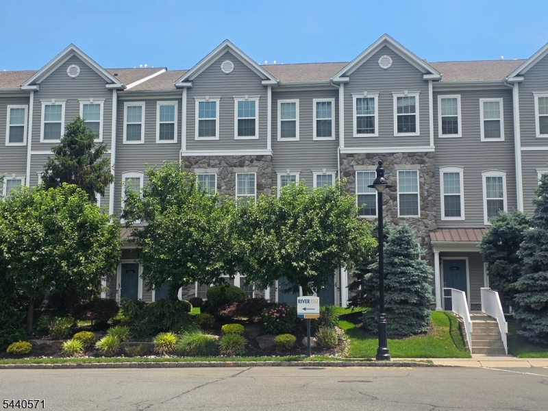 Great Opportunity to Live in Signature Place! Enjoy all the amenities of this beautiful community! Interior unit with hardwood flooring on main level. Featuring open floor plan living room, dining room, full bath and kitchen. Second Level 2 Bedrooms, full bath & laundry. Includes Garage and 1 Parking Space.
