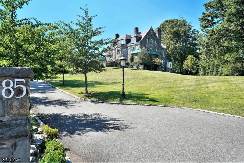 OLD SHORT HILLS - Residential