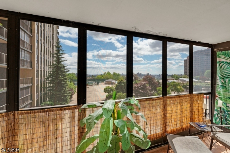 Winston Towers - Residential