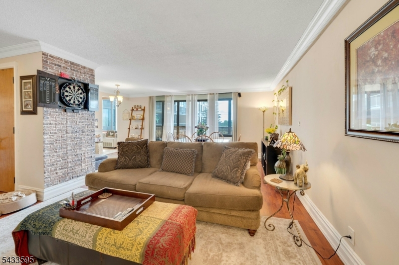 Winston Towers - Residential
