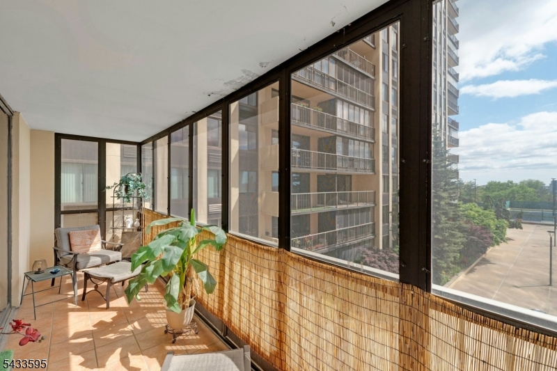 Winston Towers - Residential