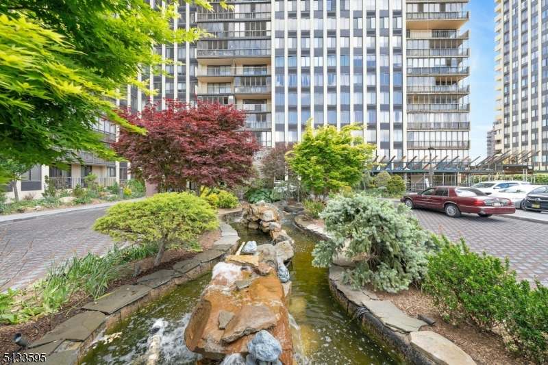 Winston Towers - Residential