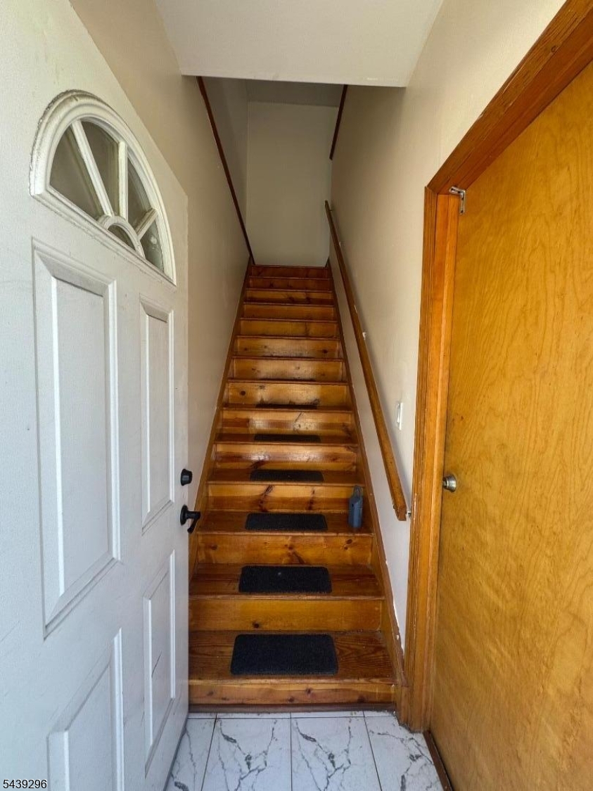 Apartment is vacant. ready to move. owner deeped cleaned . extra storage space in AtticEasy to show lock box on the side of drive in back. Please close all lights when finished showing