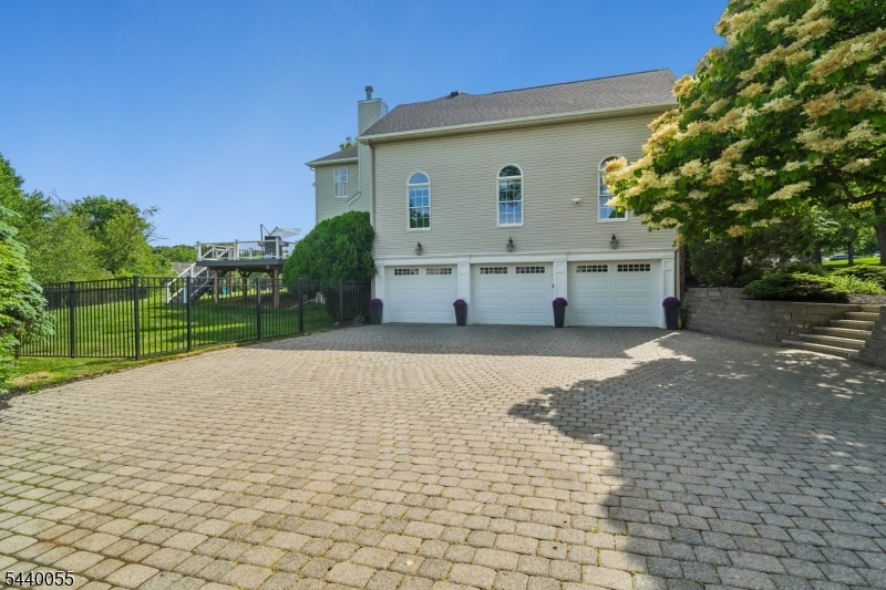 Ironia - Residential