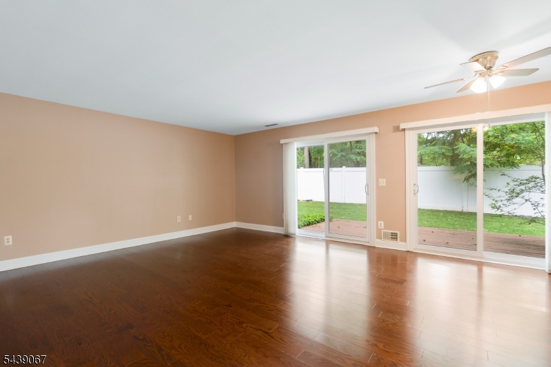 Crestwood Commoms - Residential