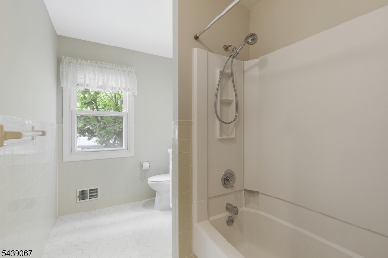 Crestwood Commoms - Residential