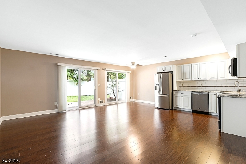 Crestwood Commoms - Residential