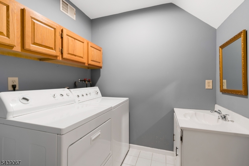 Crestwood Commoms - Residential