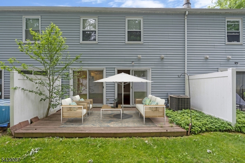 Crestwood Commoms - Residential