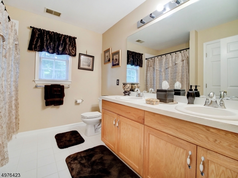 POETS PEAK - Residential