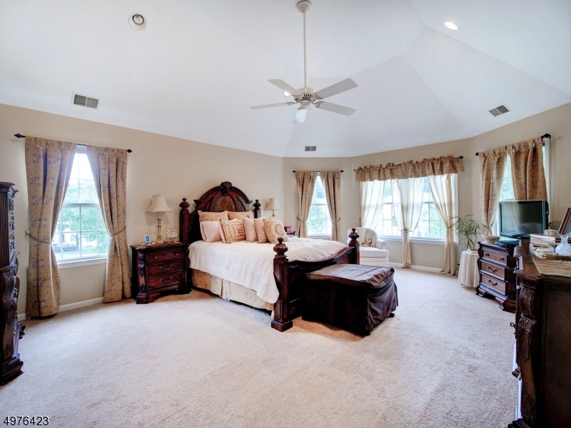 POETS PEAK - Residential