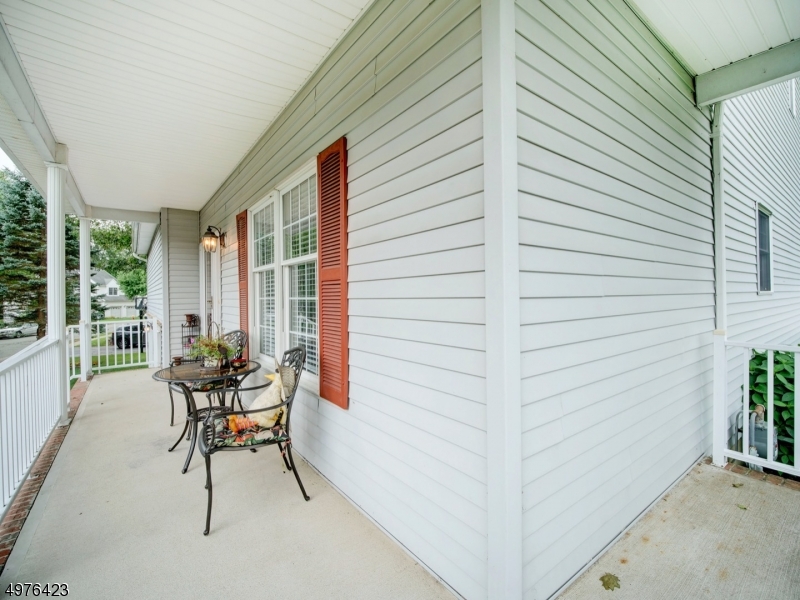 POETS PEAK - Residential