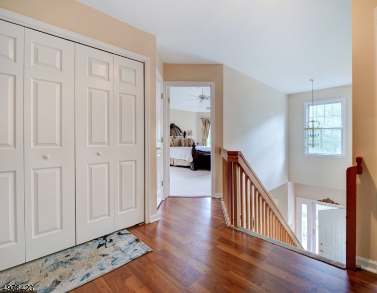 POETS PEAK - Residential