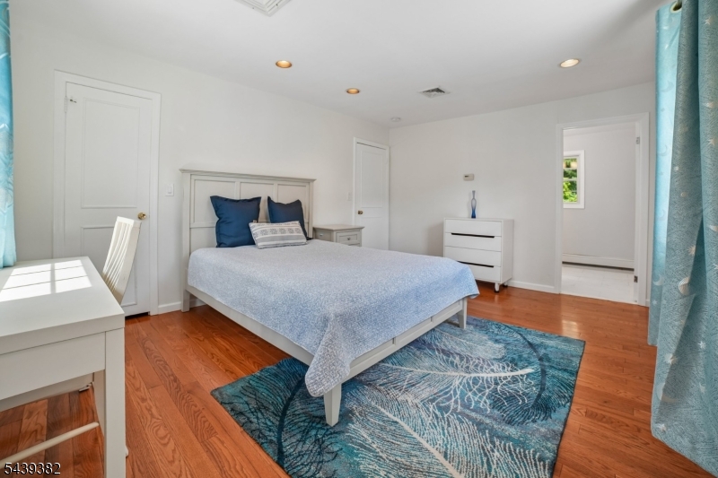 BROADLAWN - Residential