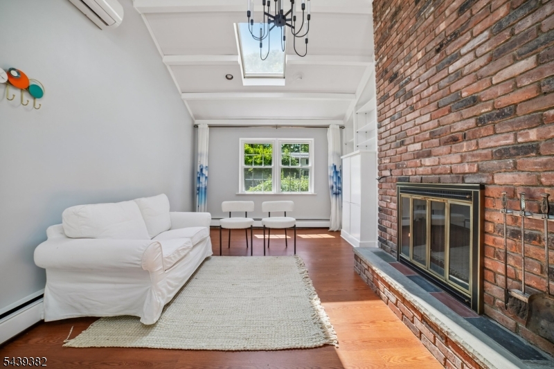 BROADLAWN - Residential