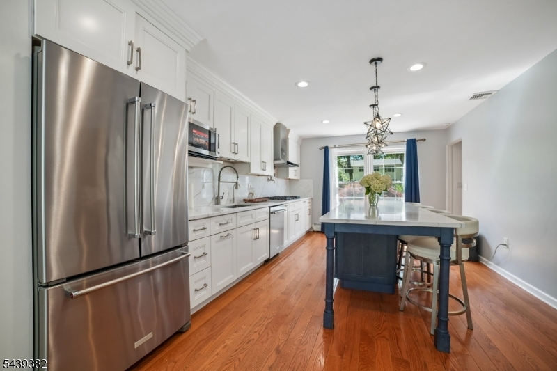 BROADLAWN - Residential