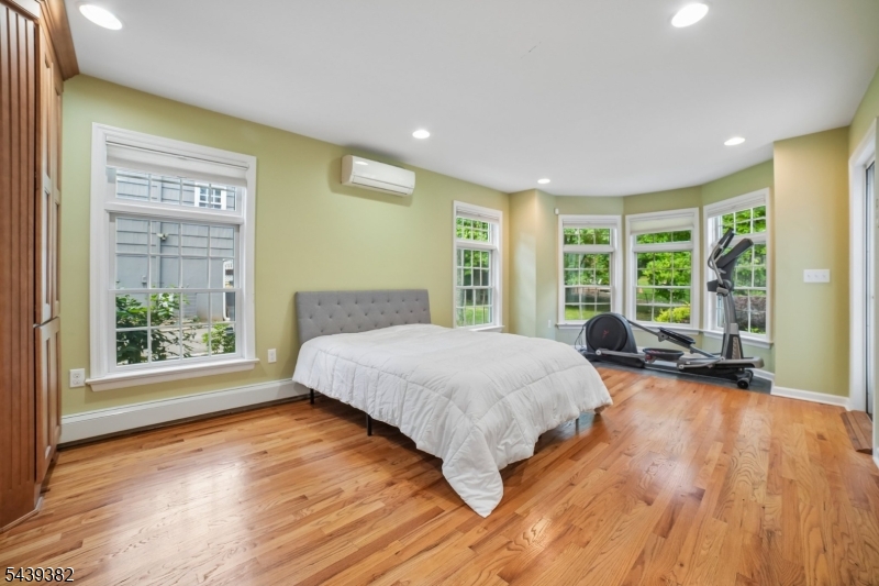 BROADLAWN - Residential