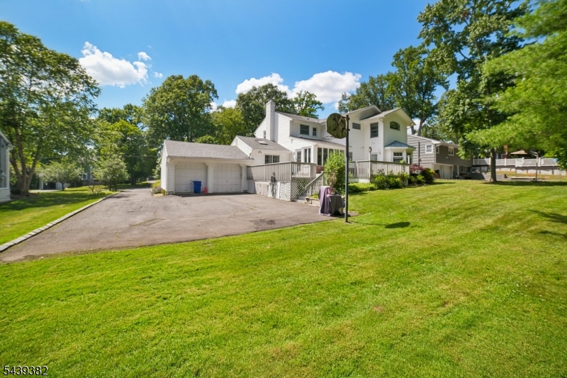 BROADLAWN - Residential