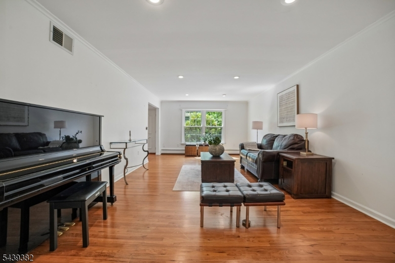 BROADLAWN - Residential