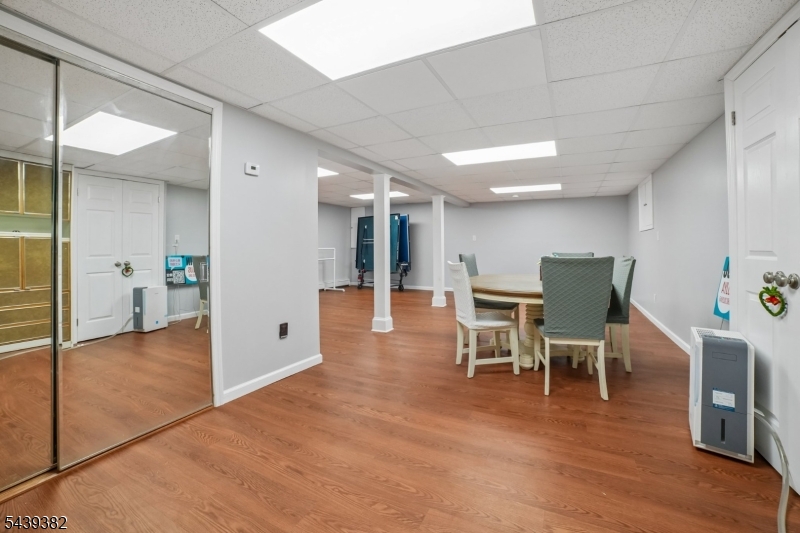 BROADLAWN - Residential