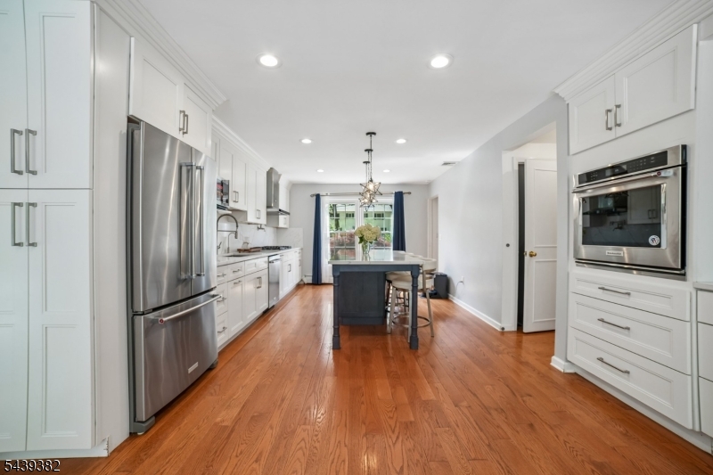 BROADLAWN - Residential