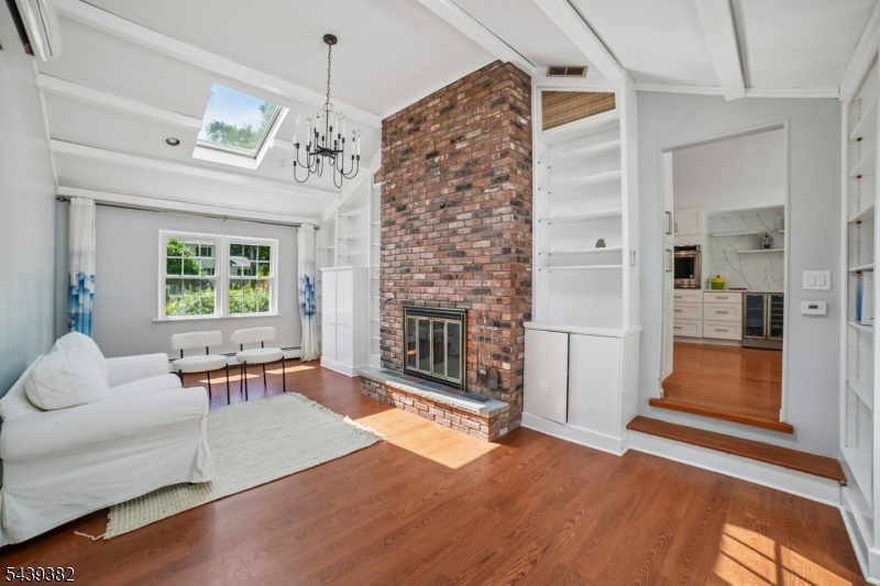 BROADLAWN - Residential