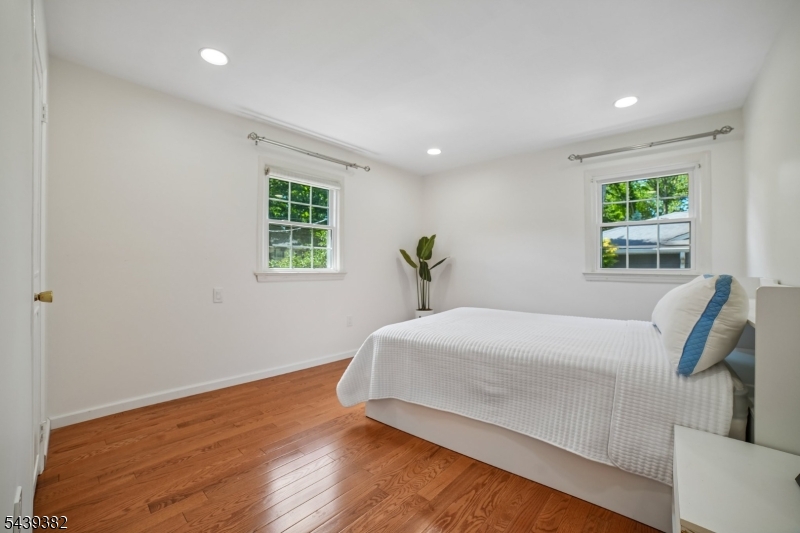 BROADLAWN - Residential