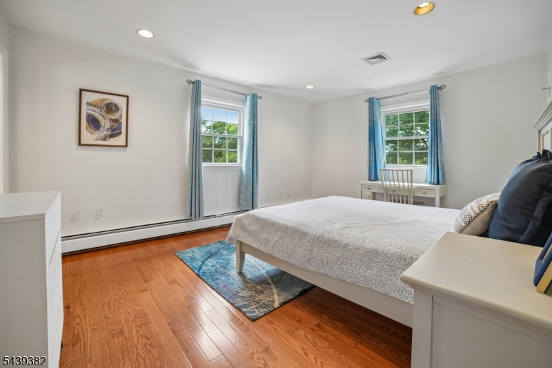 BROADLAWN - Residential