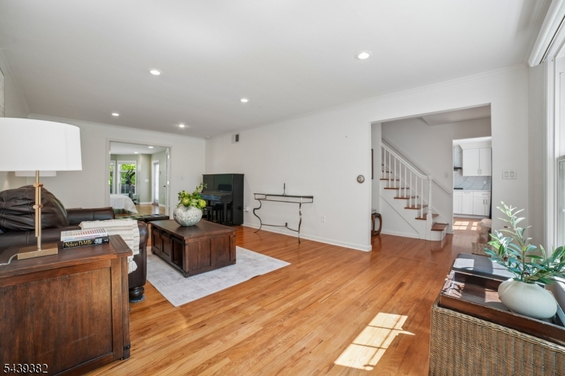 BROADLAWN - Residential